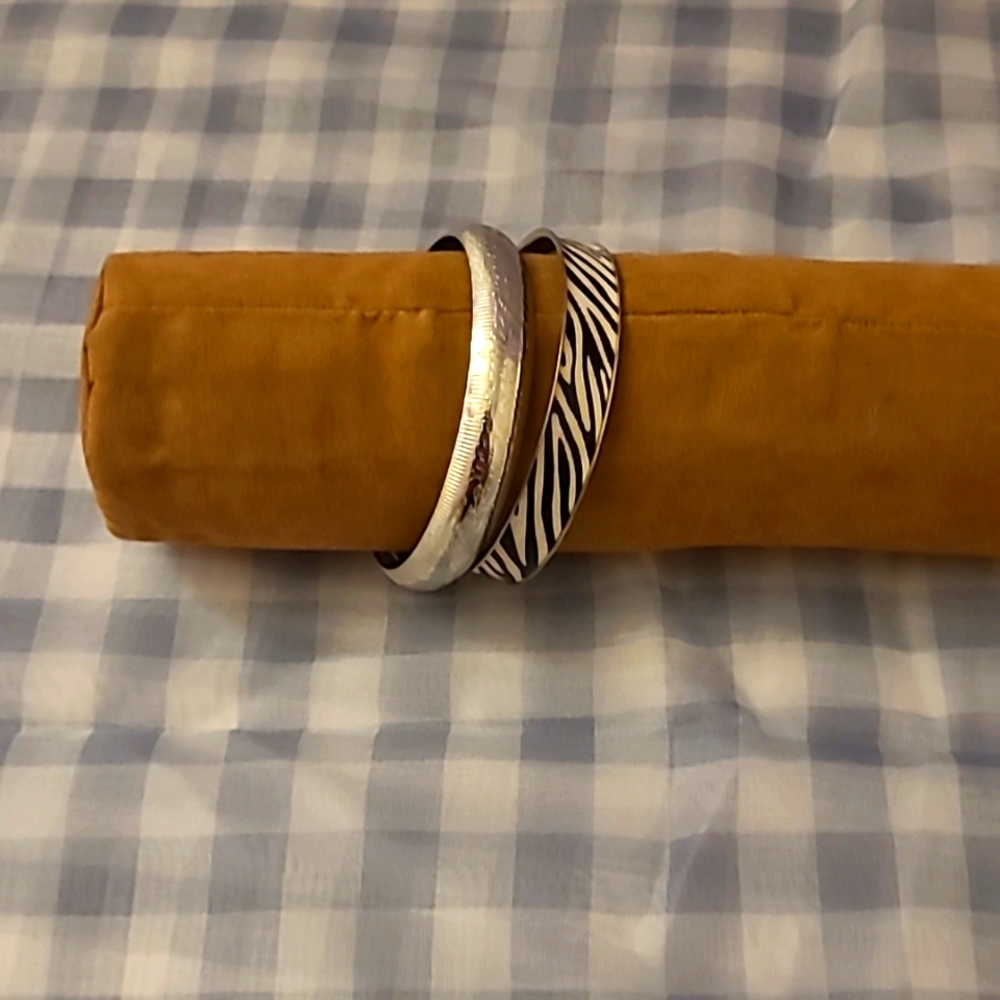 2 Metal medium hand size Bangle set